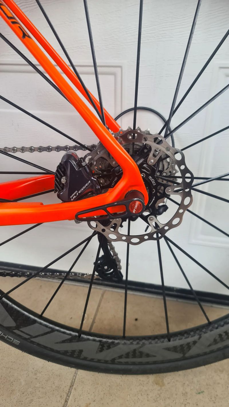 Superior X-Road Team Issue, komplet Ultegra, karbon. ráfky, bez investic
