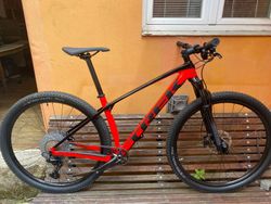 Trek Supercaliber 9.5 vel. M Carbom