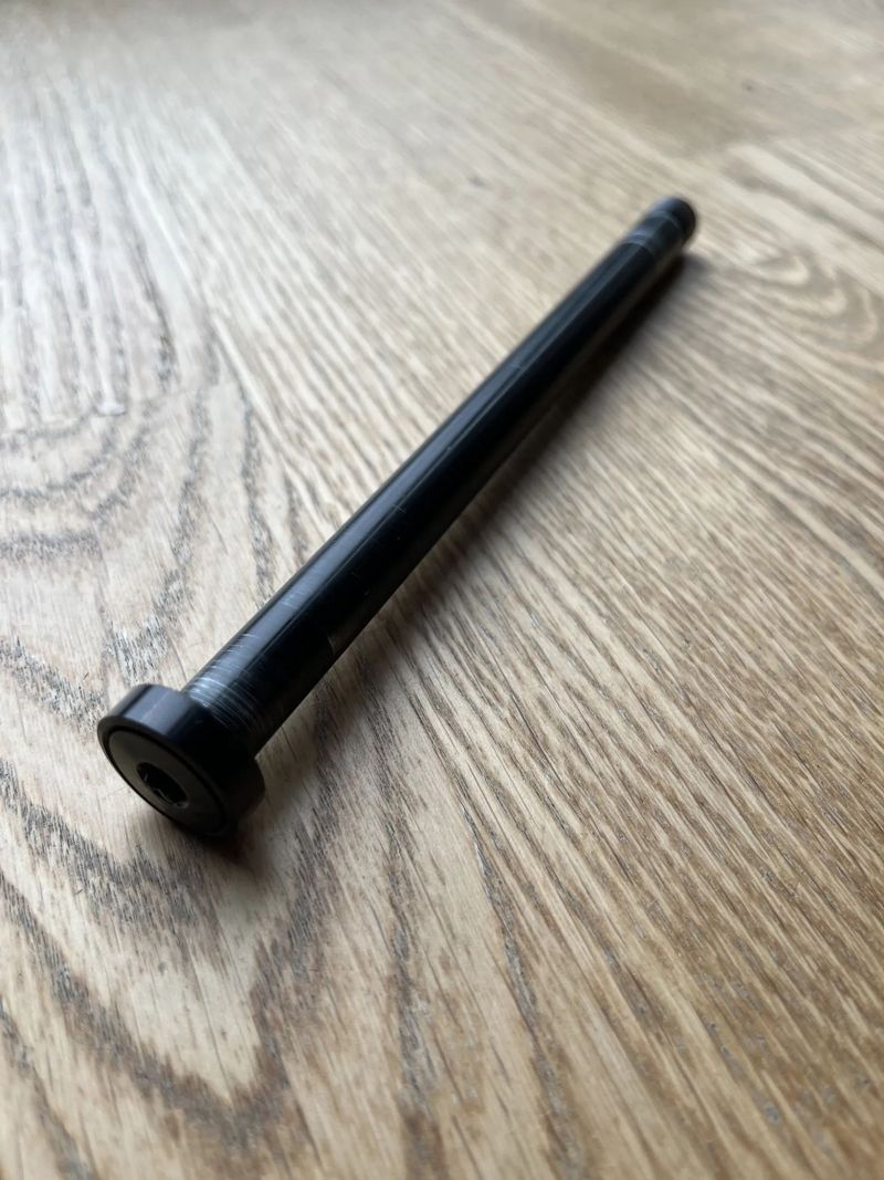 Pevná osa Giant GTA-12B (12x147 mm, 168,5 mm)