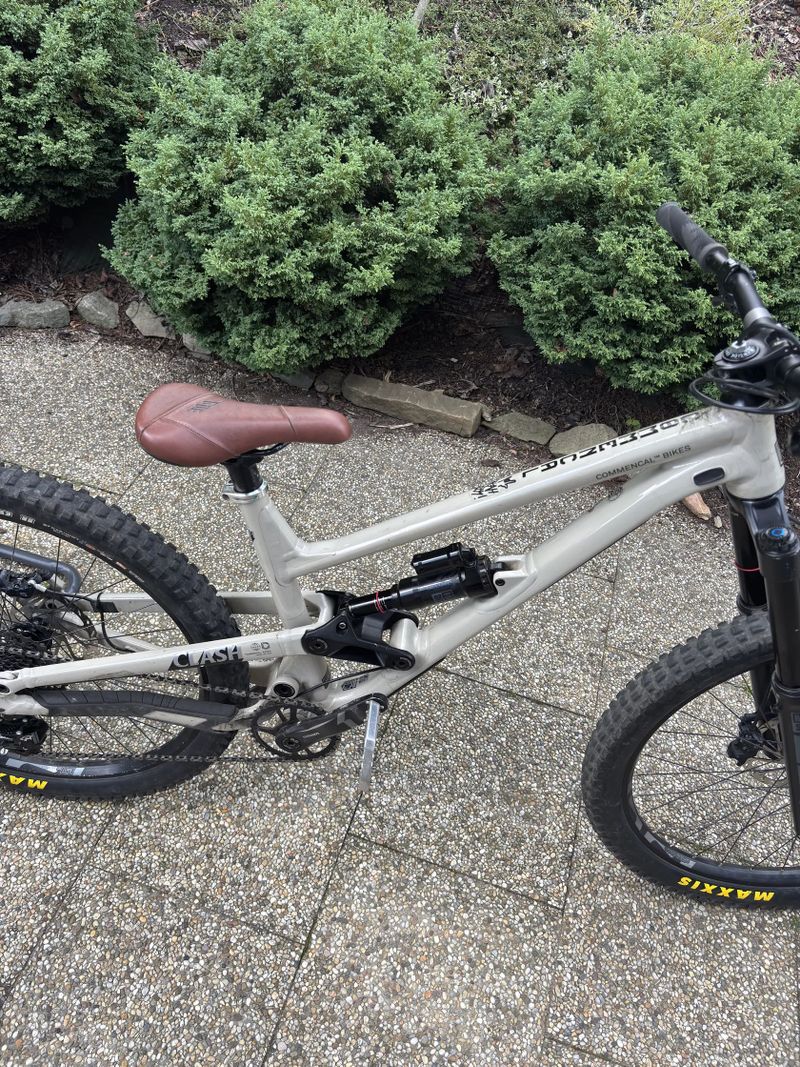 RAM COMMENCAL CLASH CHALK 2023