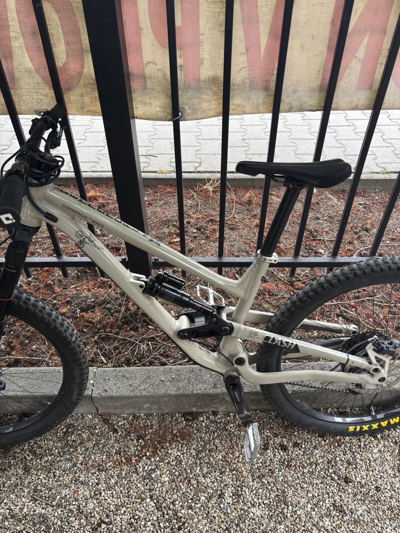 RAM COMMENCAL CLASH CHALK 2023