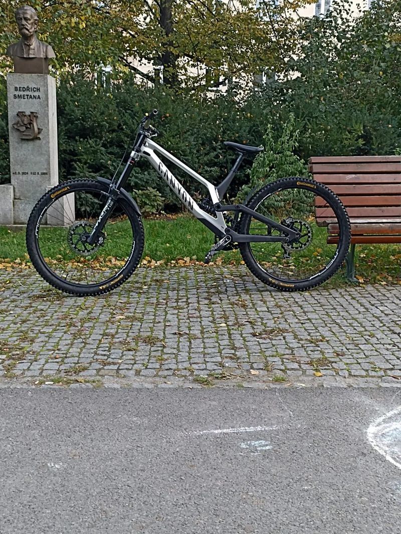 Na prodej: Canyon Sender L (2023) – kolo ve stavu jako z krabice!