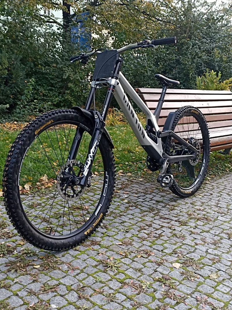 Na prodej: Canyon Sender L (2023) – kolo ve stavu jako z krabice!