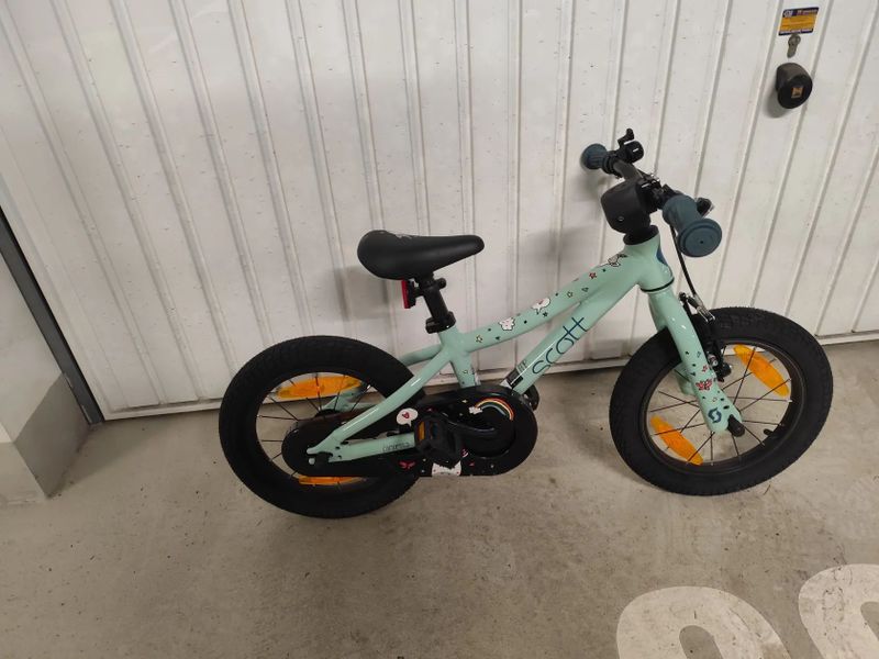 Nová Scott Contessa 14