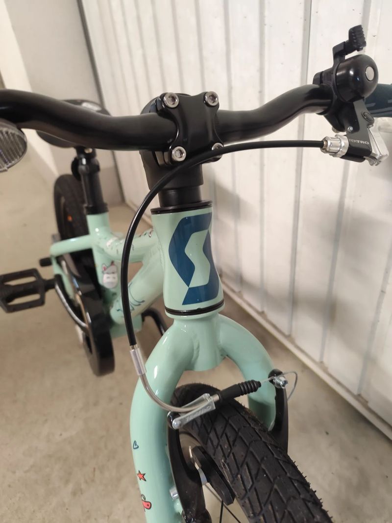 Nová Scott Contessa 14