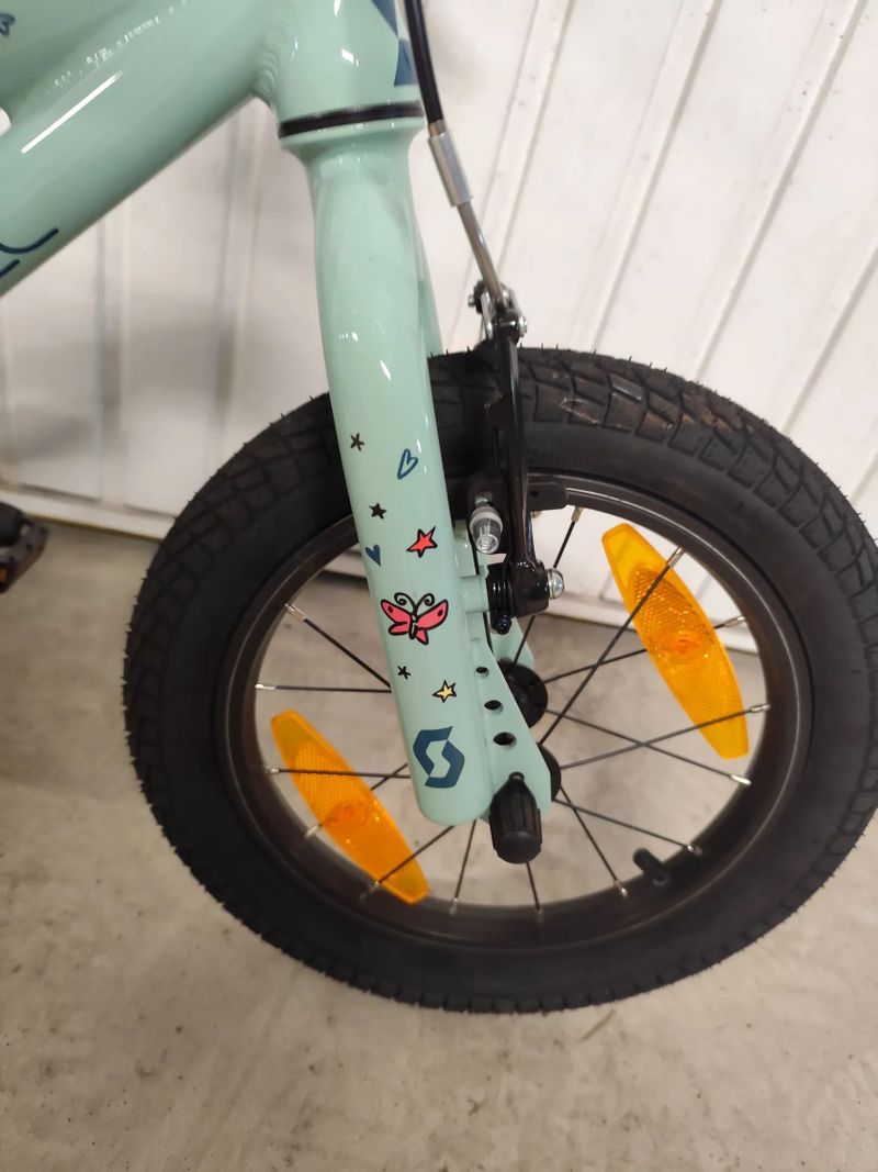 Nová Scott Contessa 14