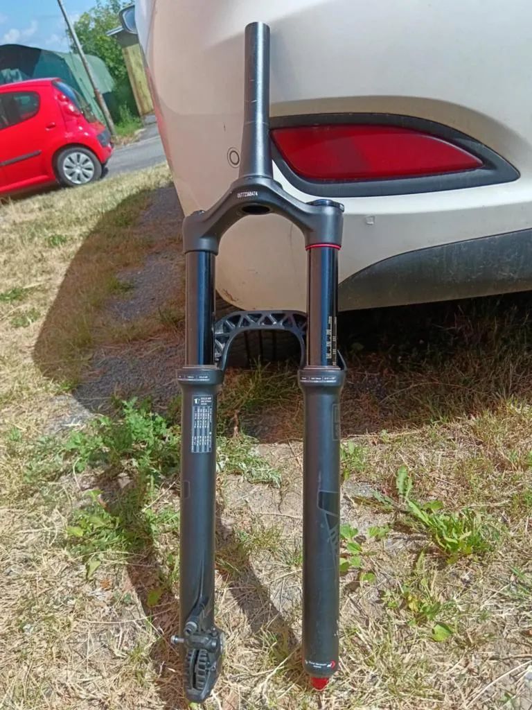 Vyměním Rock shox yari 130