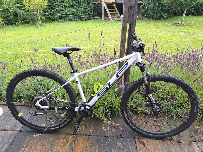 Prodám Superior xc27racer