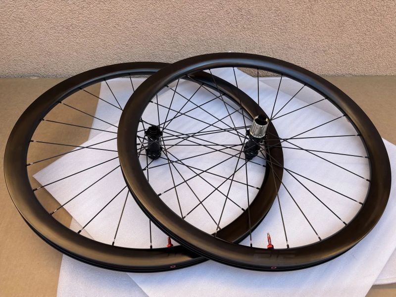 Silniční karbonová kola EIE ultralight 40 mm