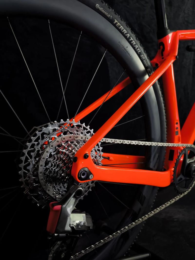 Nový gravel QM AT30