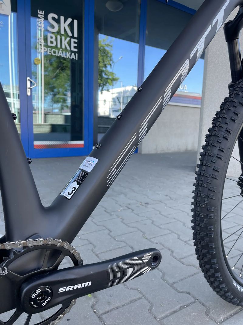 Nové horské kolo SCOTT SCALE 940 velikost L - karbonový rám
