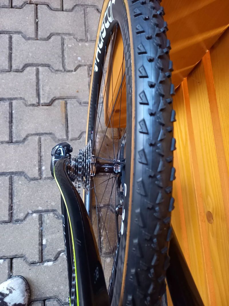 CYKLOKROSKA / RYCHLÝ GRAVEL AUTHOR CHARISMA CX Disc Di2 vel. 57