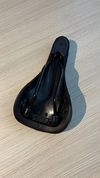 Sedlo Burgtec The Cloud Boost - Black on black