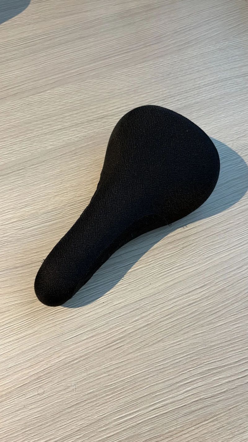 Sedlo Burgtec The Cloud Boost - Black on black