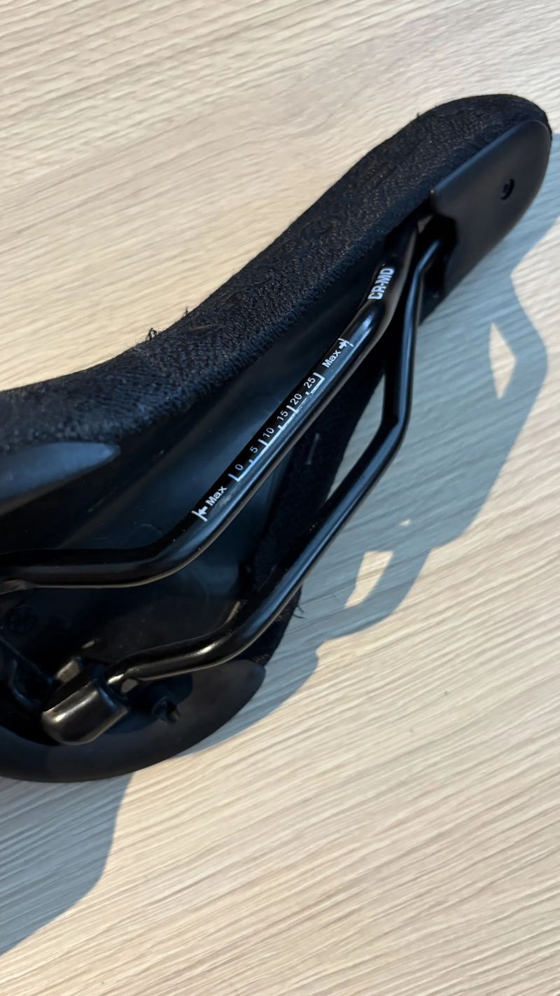 Sedlo Burgtec The Cloud Boost - Black on black
