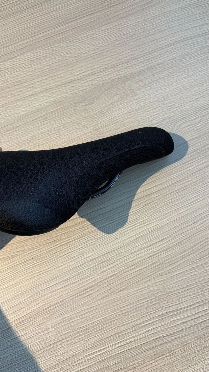 Sedlo Burgtec The Cloud Boost - Black on black