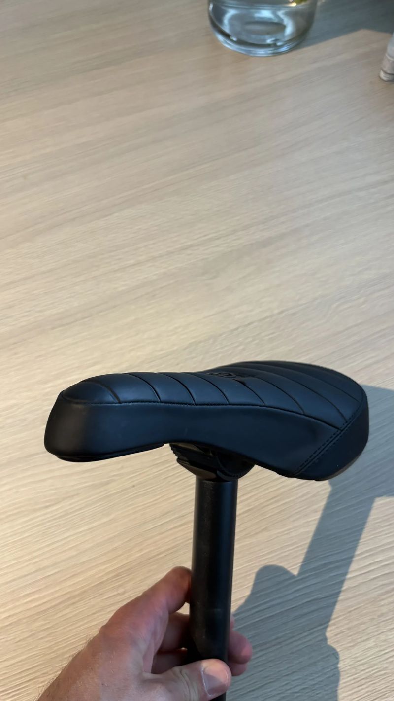 Sedlo DEITY Frisco Pivotal