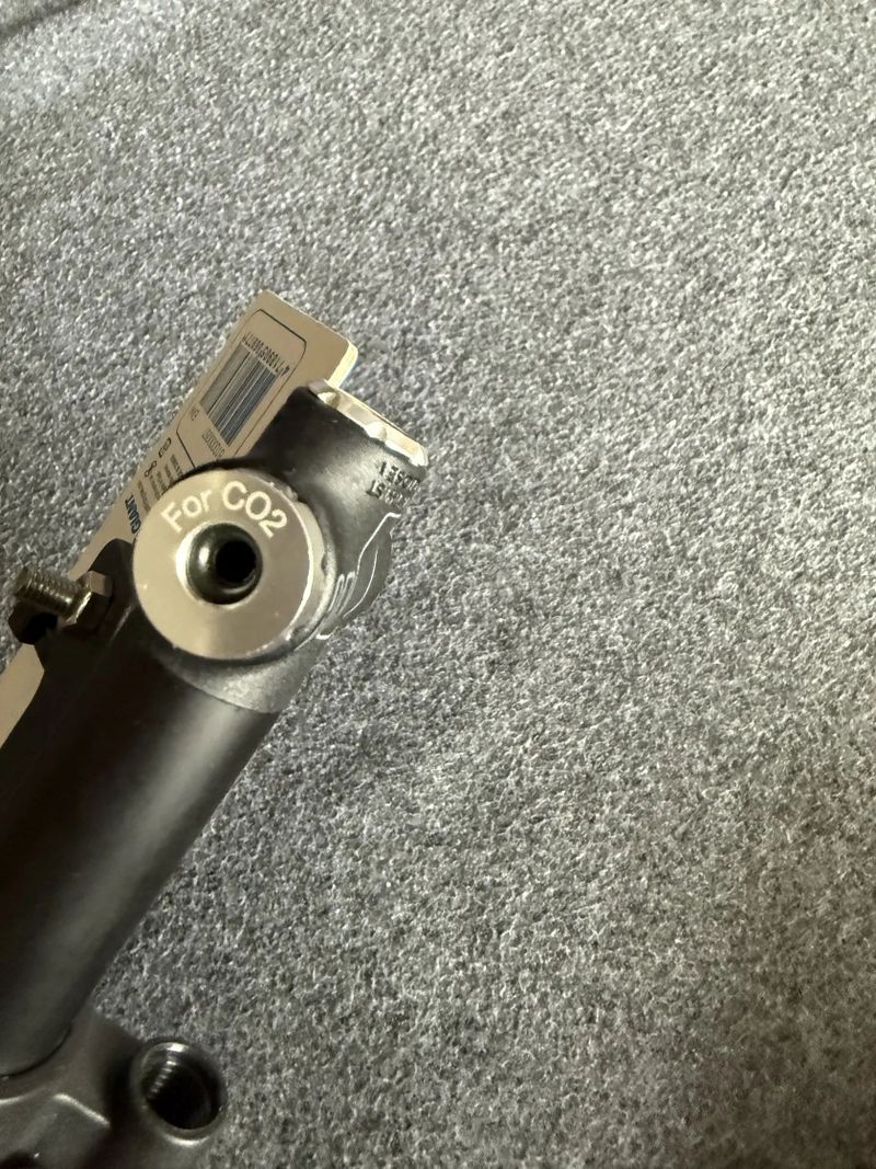 Pumpička s držákem mini s CO2 