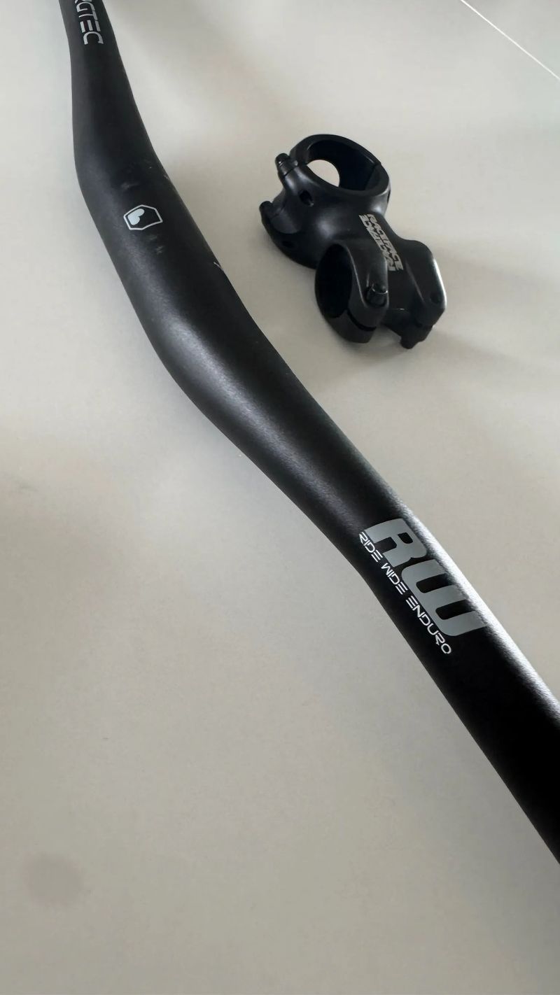 Prodám Burgtec Ride Wide 35 × 780 mm sundané z nového kola