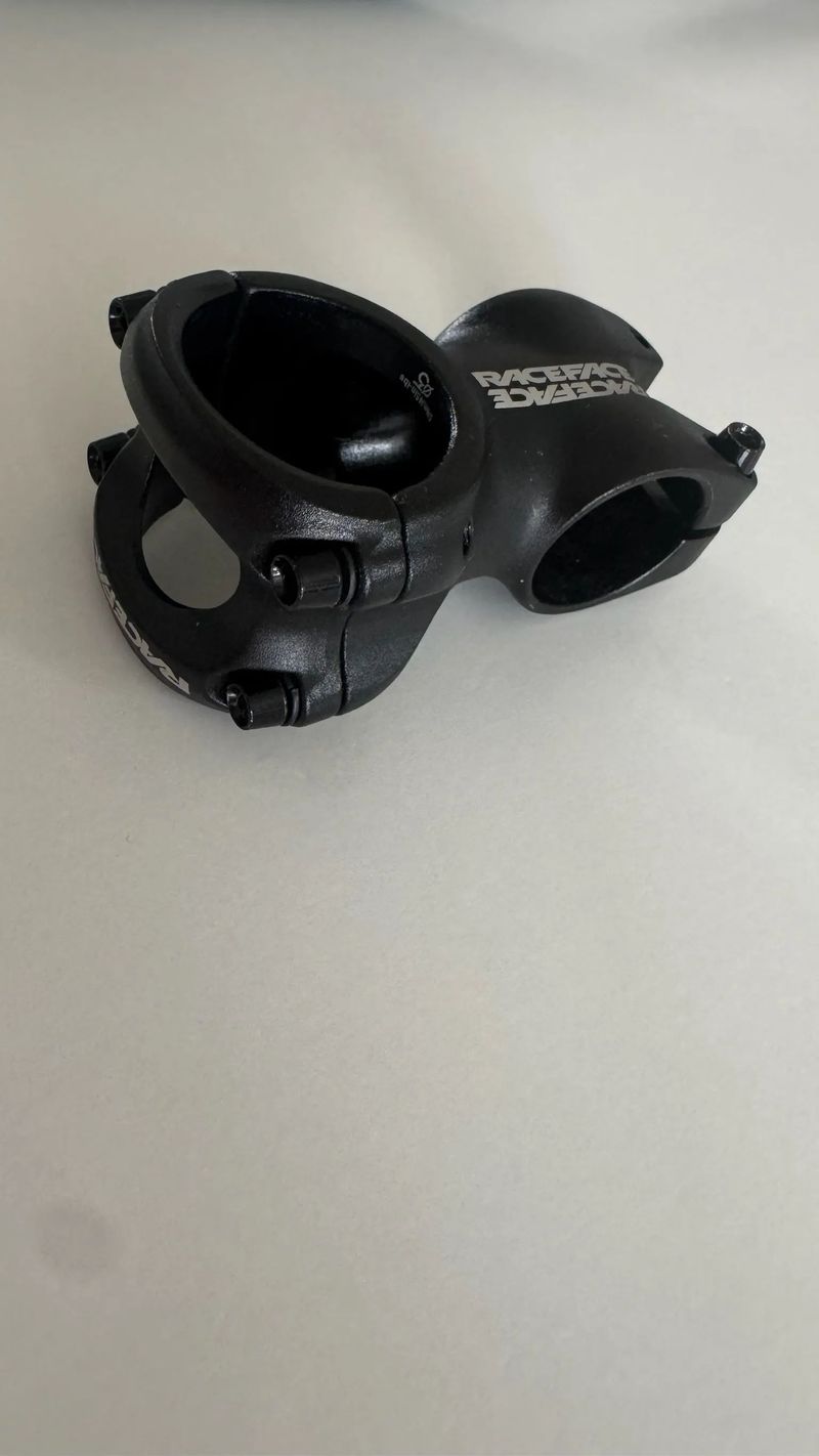 Prodám Race Face Aeffect 35 mm sundaný z nového kola