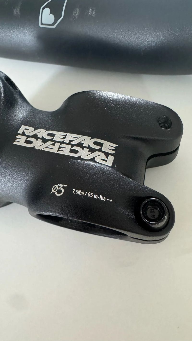 Prodám Race Face Aeffect 35 mm sundaný z nového kola