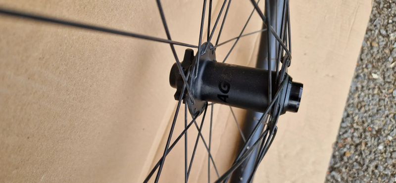 Karbonová 29" DH kola