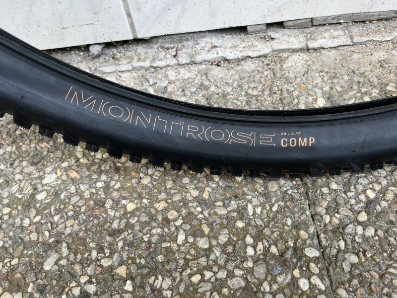 2x plášť Bontrager Montrose comp 29x2.4 nové