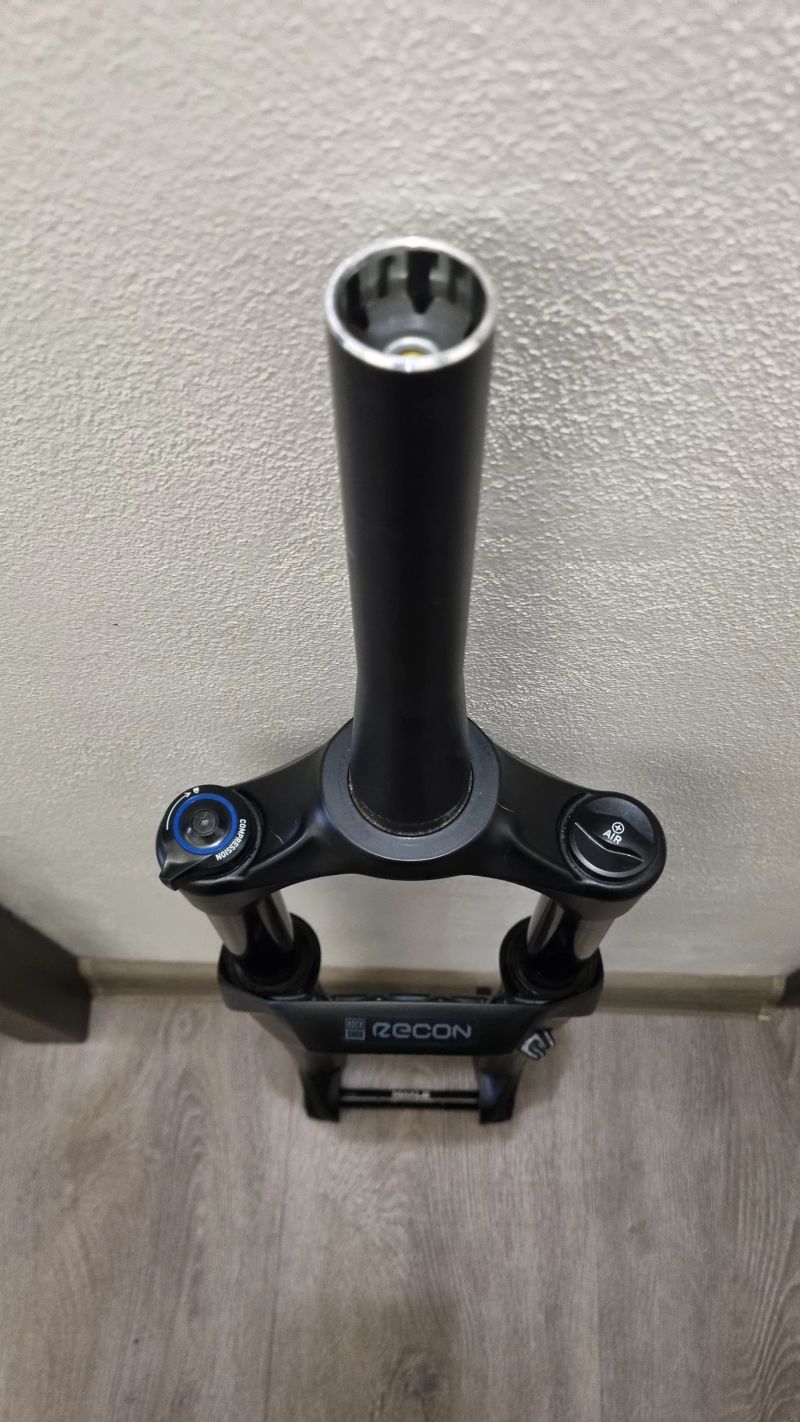 Odpružená vidlice Rockshox Recon Silver 140