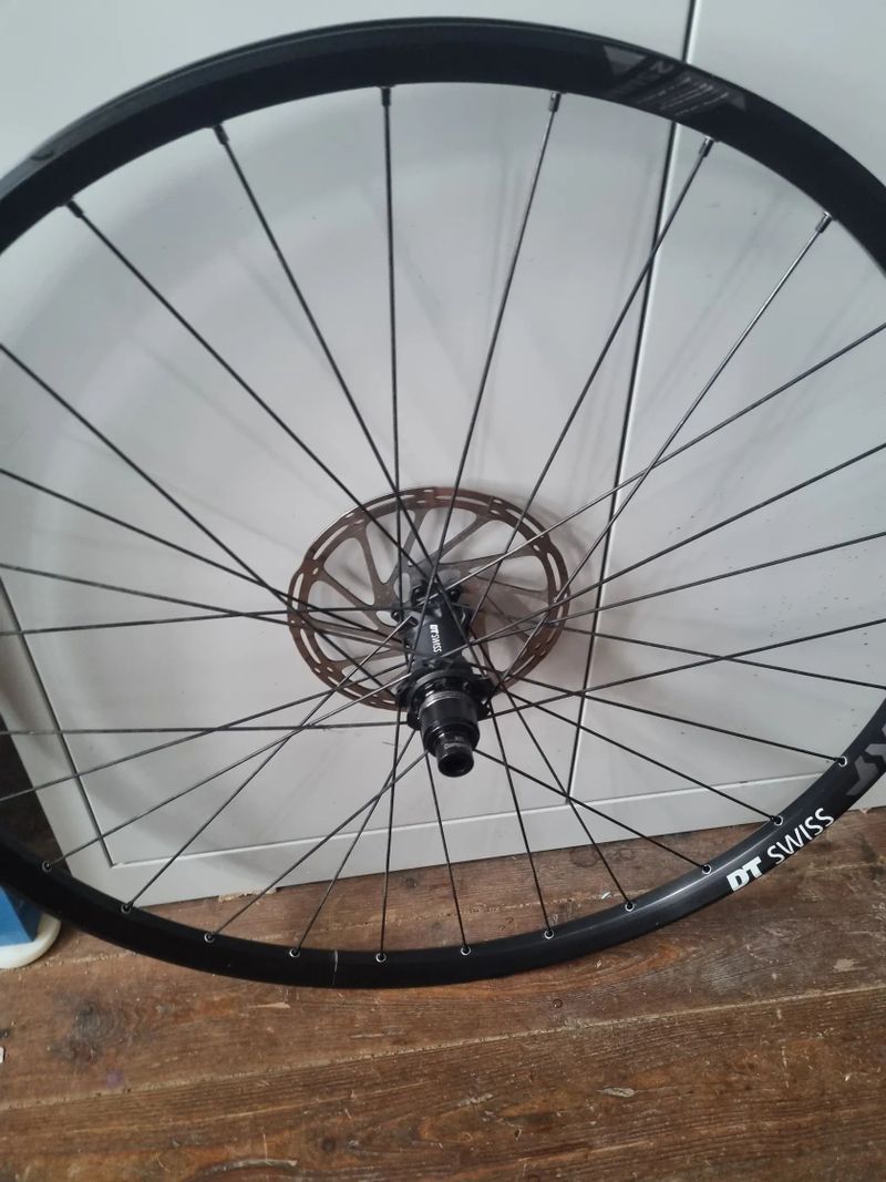 DT Swiss M1900 Spline DB 29 25mm CL, 148x12mm Boost zadní kolo Sram XD