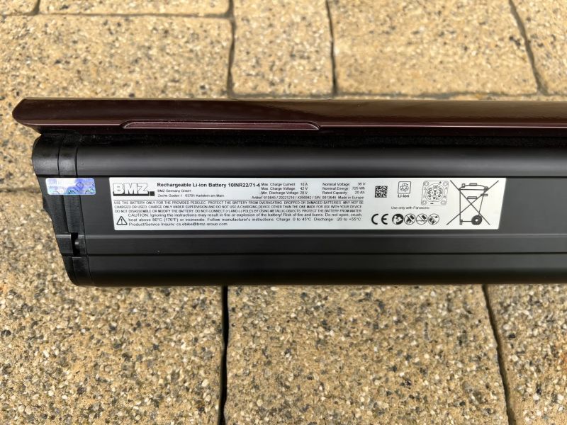 Dámské horské elektrokolo KELLYS TAYEN R10 - prakticky neježděné (najeto 214 km)
