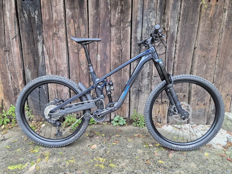 TREK Slash 8 Gen 6 Marianas Blue