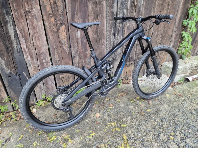 TREK Slash 8 Gen 6 Marianas Blue