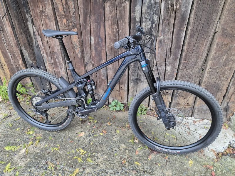 TREK Slash 8 Gen 6 Marianas Blue