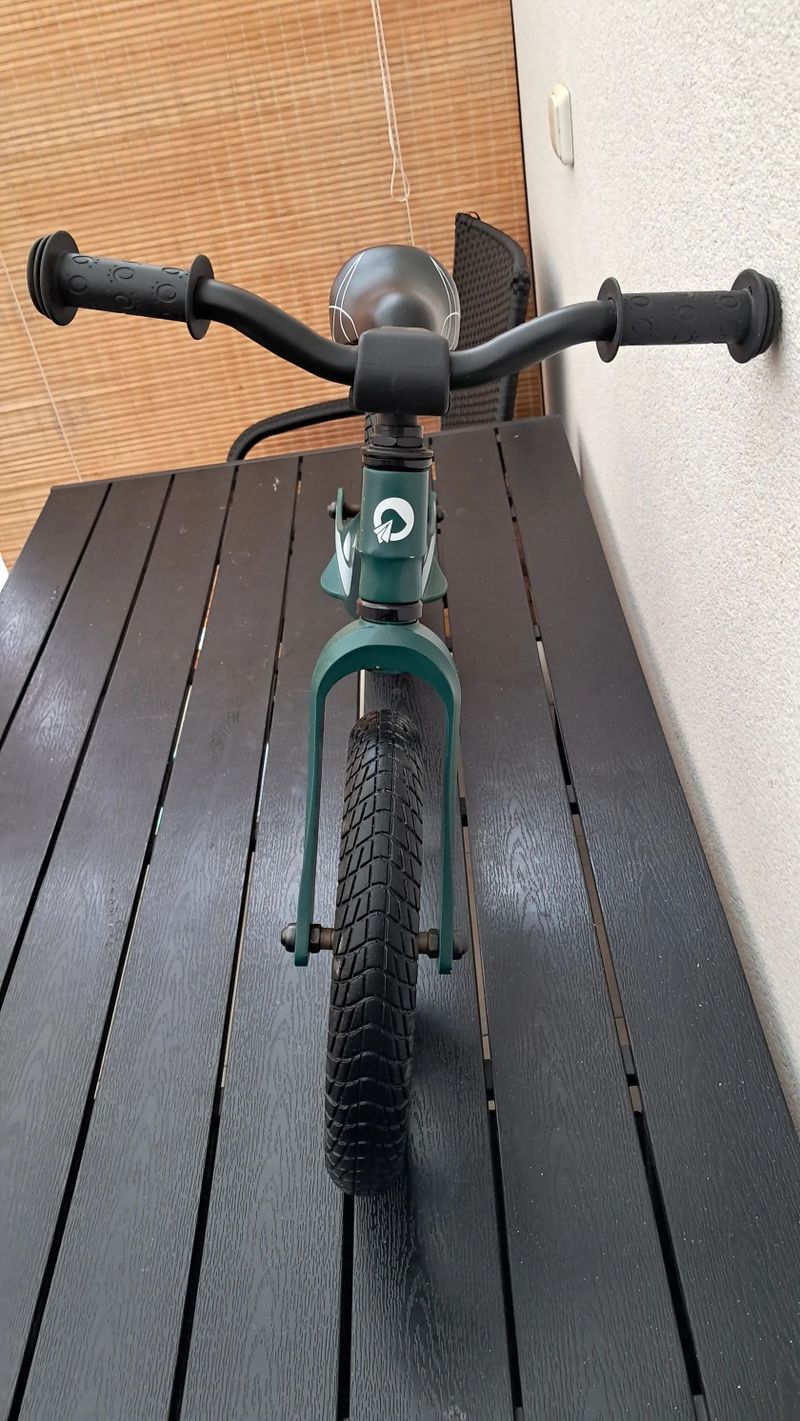 Lionelo Bart air green