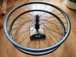 Zapletená kola DT Swiss R470 - XDR ořech, centerlock.