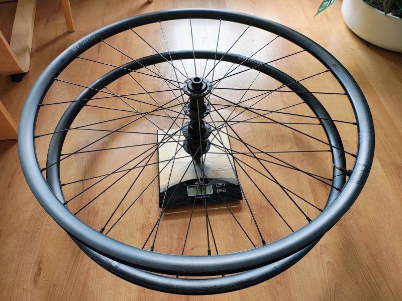 Zapletená kola DT Swiss R470 - XDR ořech, centerlock.
