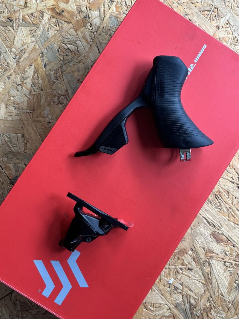 SRAM rival axs