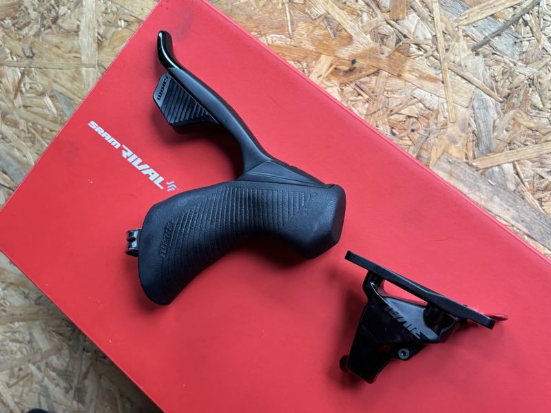 SRAM rival axs