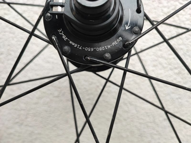 Zapletená kola GIANT SX2, dynamo CON -TEC, CINQ 6 power modul