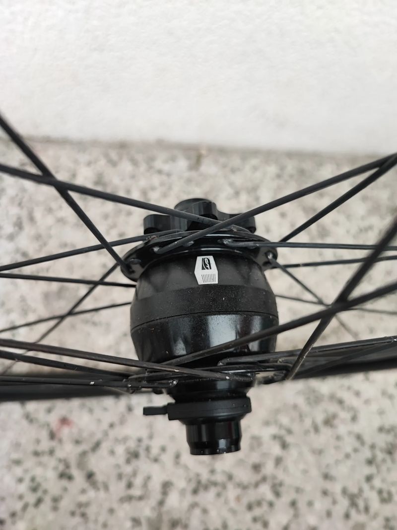 Zapletená kola GIANT SX2, dynamo CON -TEC, CINQ 6 power modul