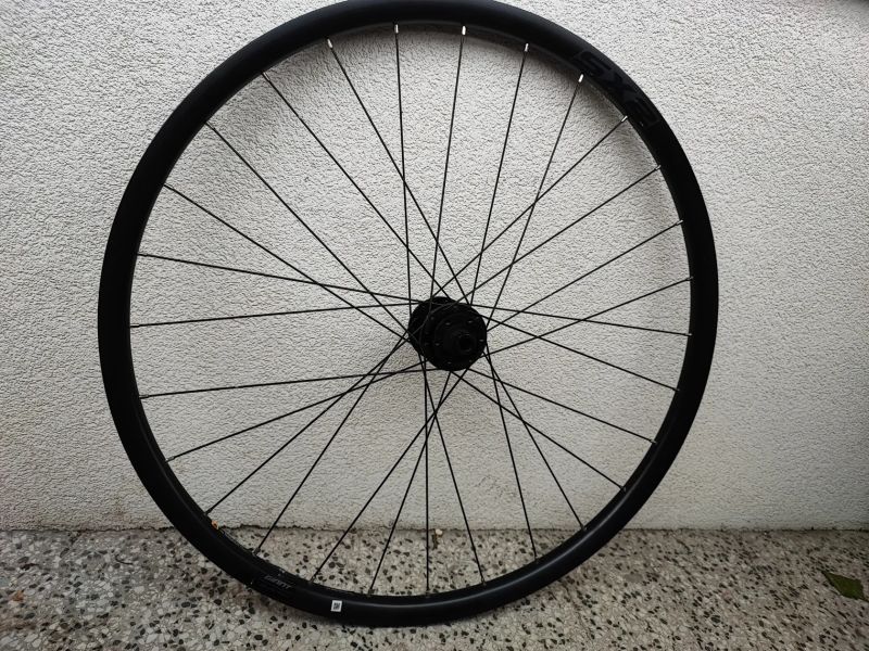 Zapletená kola GIANT SX2, dynamo CON -TEC, CINQ 6 power modul