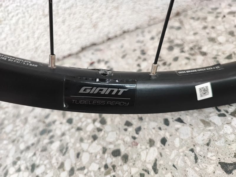 Zapletená kola GIANT SX2, dynamo CON -TEC, CINQ 6 power modul