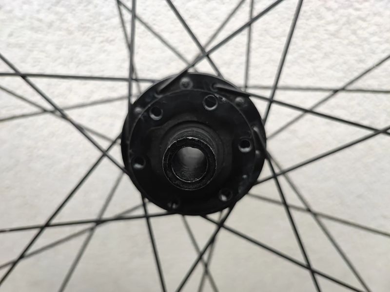 Zapletená kola GIANT SX2, dynamo CON -TEC, CINQ 6 power modul