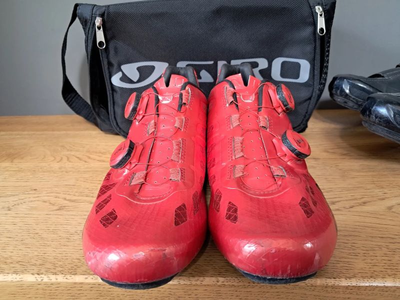 Silniční cyklistické tretry Giro Imperial Bright Red a Shimano SH-R260W vel.46