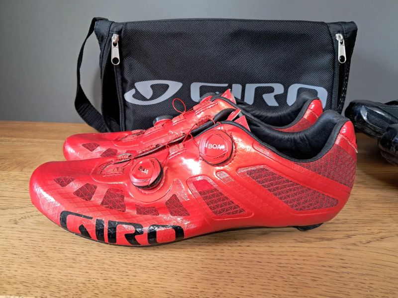 Silniční cyklistické tretry Giro Imperial Bright Red a Shimano SH-R260W vel.46