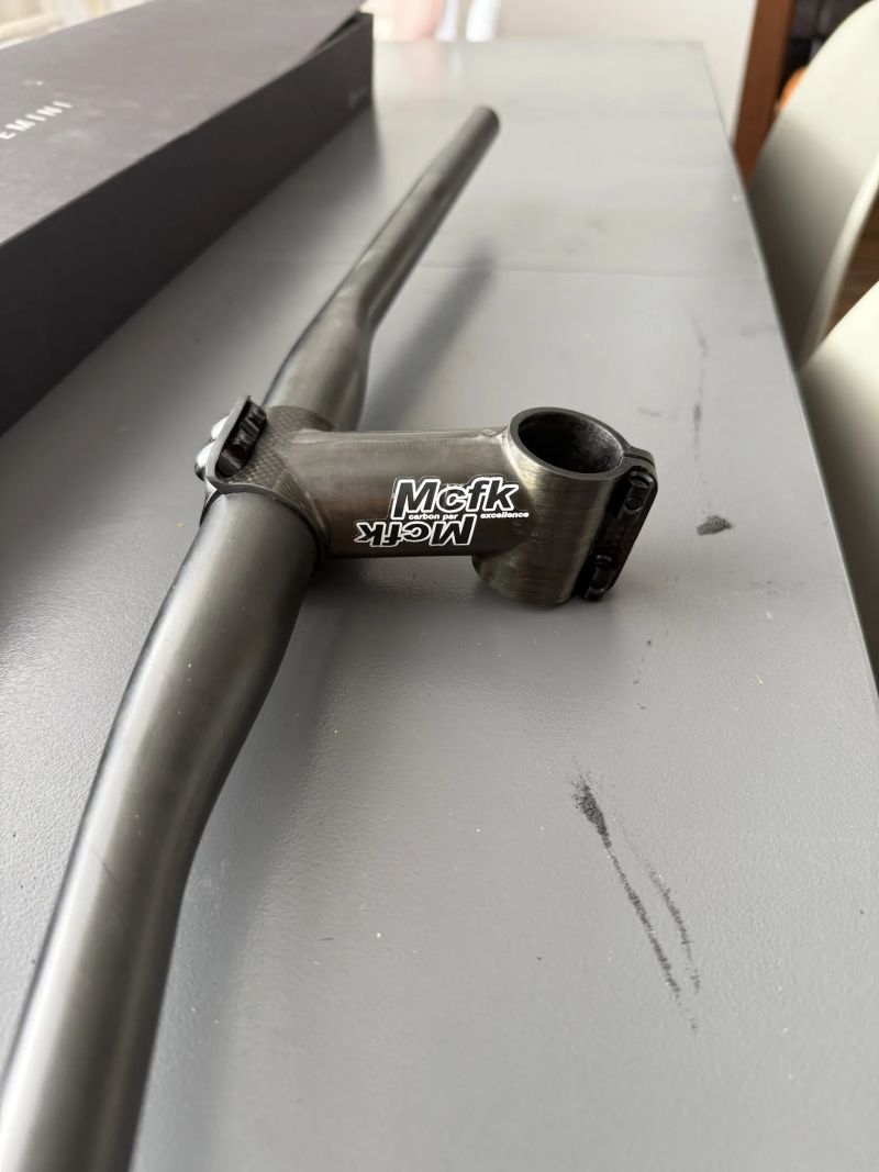 Karbonový představec MCFK , 80mm, 77g
