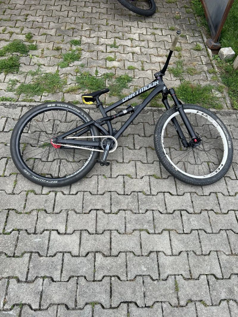 Slopestyle dirt kolo Dartmoor shine pro 21 