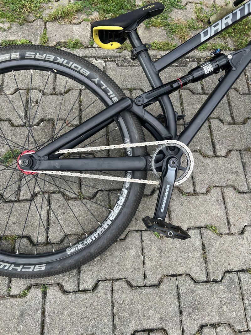 Slopestyle dirt kolo Dartmoor shine pro 21 