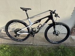 Na prodej: Canyon Lux World Cup CF 6, velikost L – závodní XC karbonka
