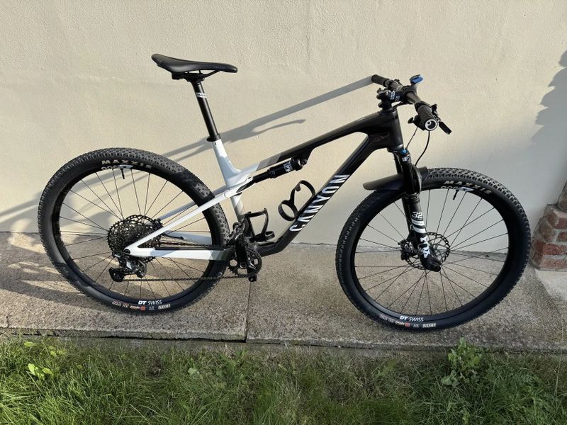Na prodej: Canyon Lux World Cup CF 6, velikost L – závodní XC karbonka